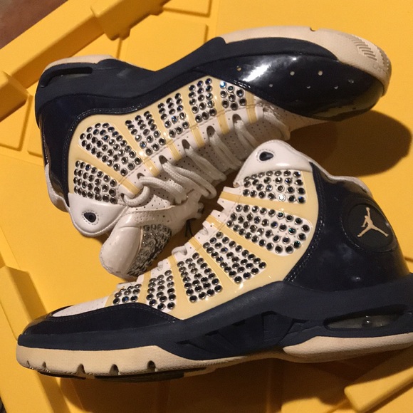 NWOT JORDANS NAVY BLUE /WHITE WITH STUDS/STONES SIZE 9” - Picture 3 of 4